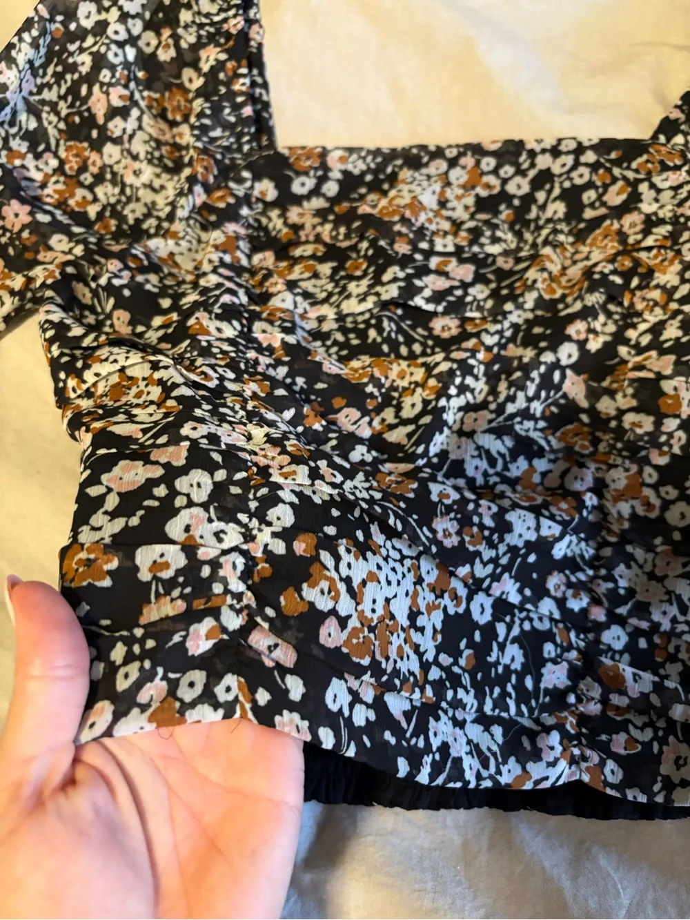 Lulu's Black Floral Square-Neck Puff Sleeve Crop Top - Picture 3 of 16